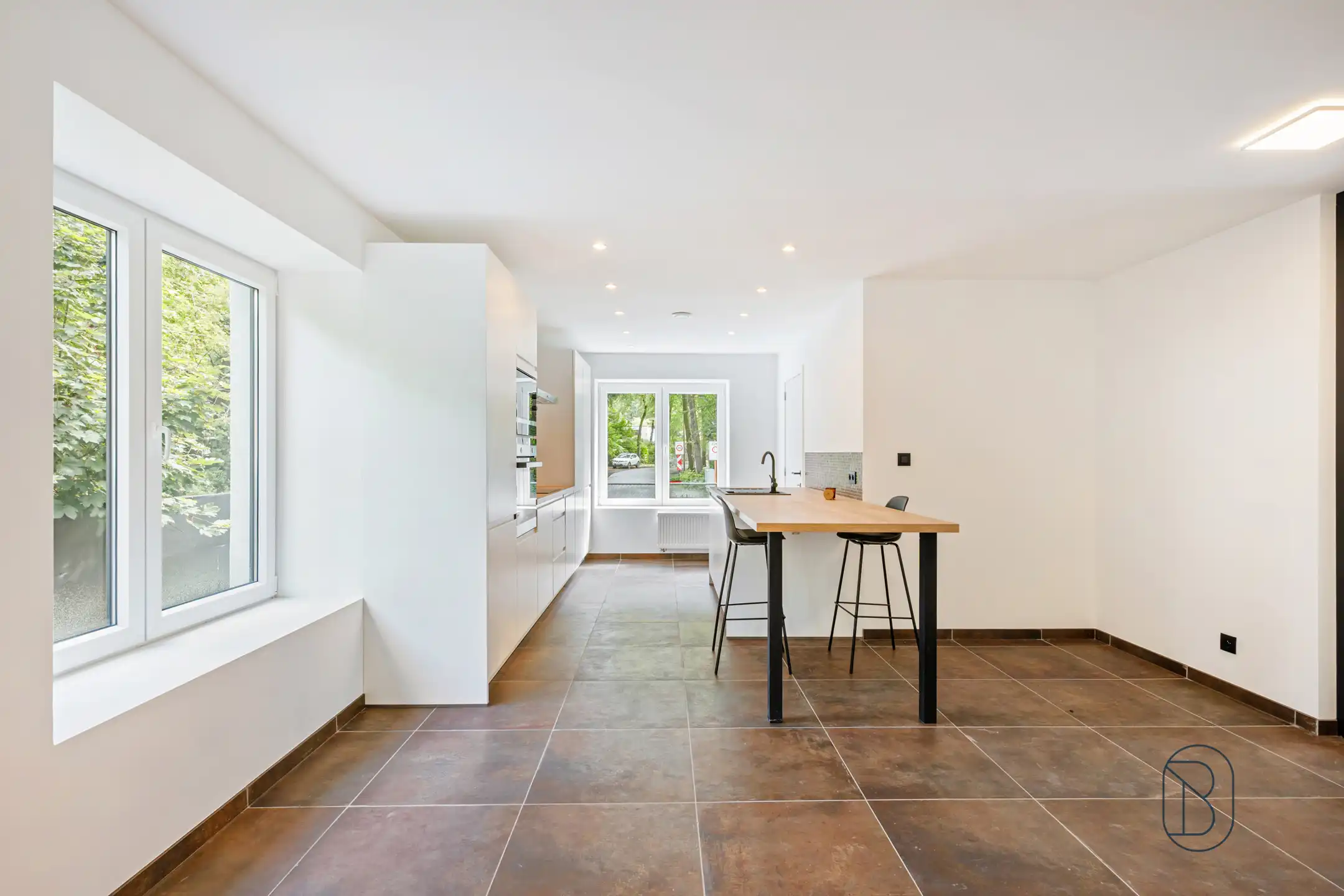 Volledig gerenoveerde woning met 3SLK,2BDK en dubbele garage foto 4