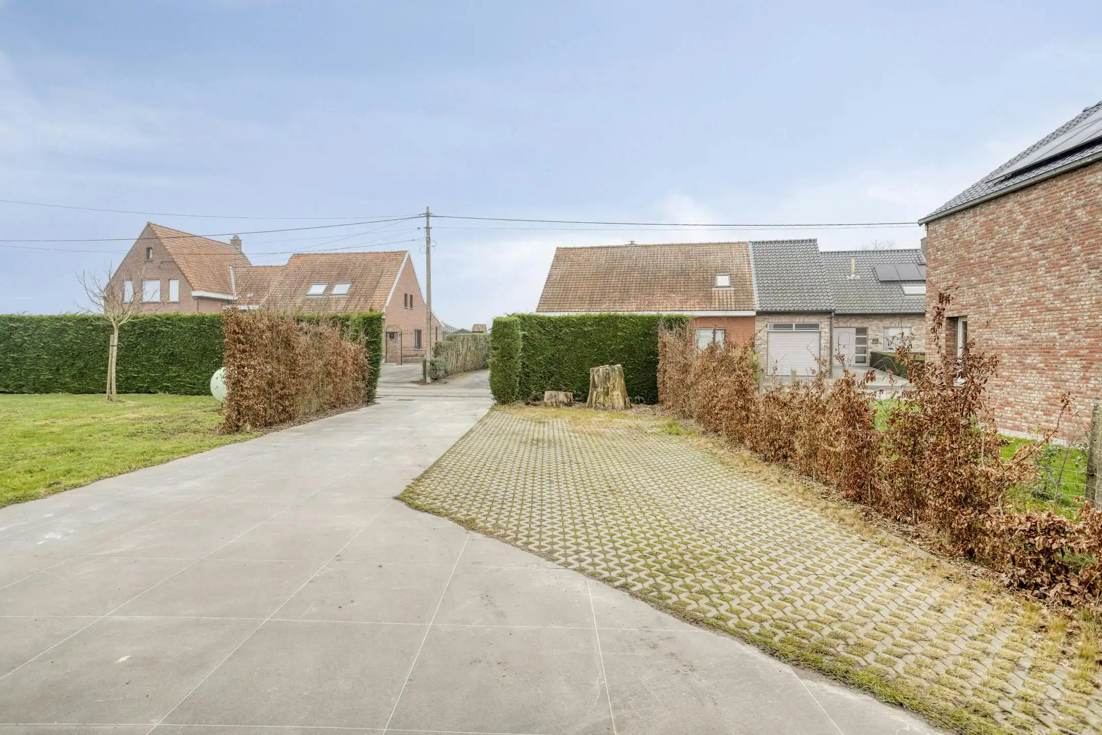 Instapklaar huis met ruime tuin te koop in het landelijke Aarsele foto 14