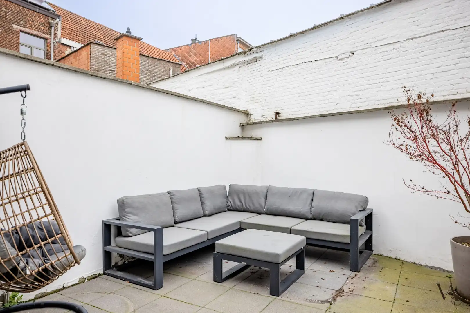Volledig gerenoveerde woning met koer en dakterras in rustig straatje in Leuven foto 8