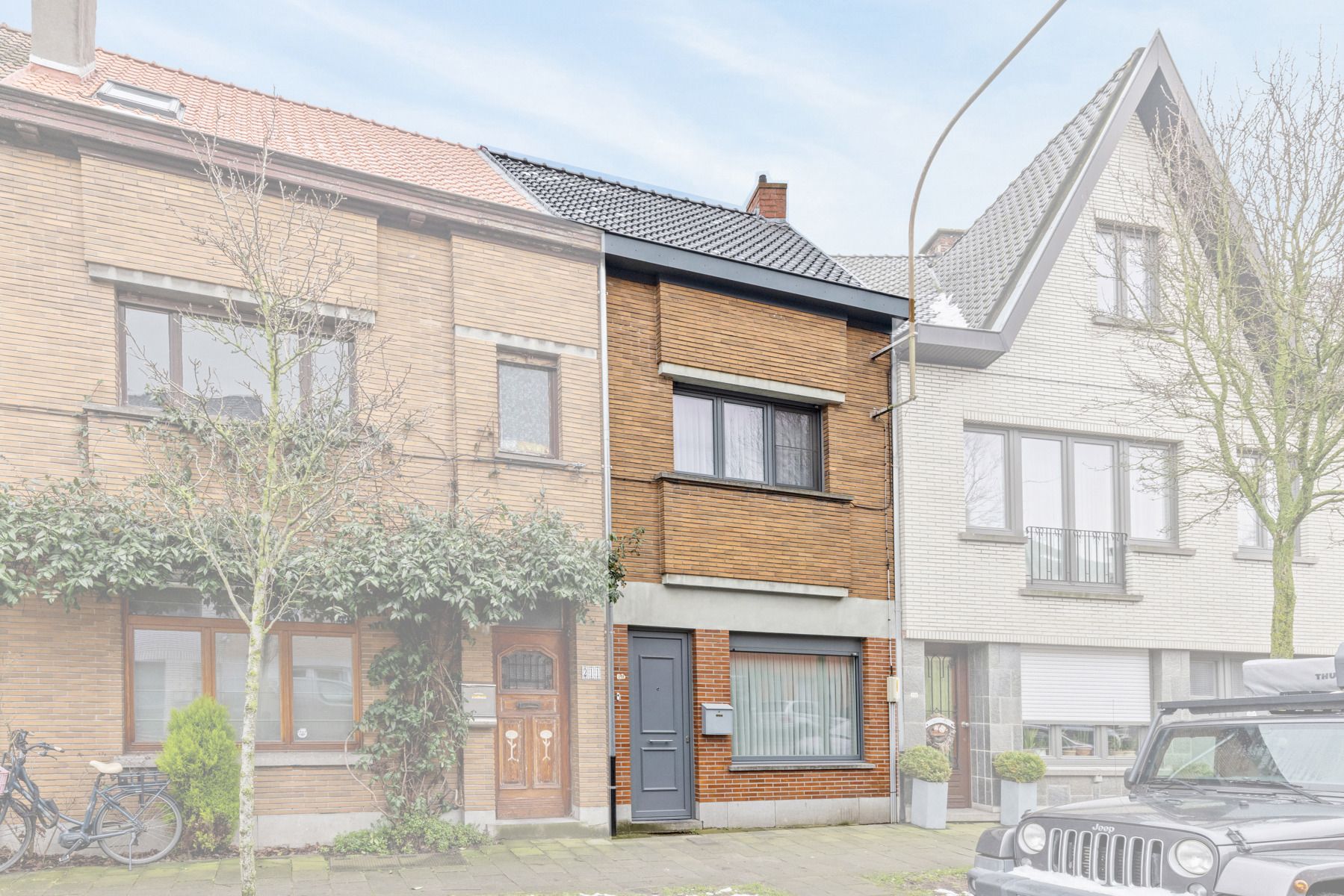 Te renoveren woning op gegeerde locatie in Gentbrugge foto {{pictureIndex}}