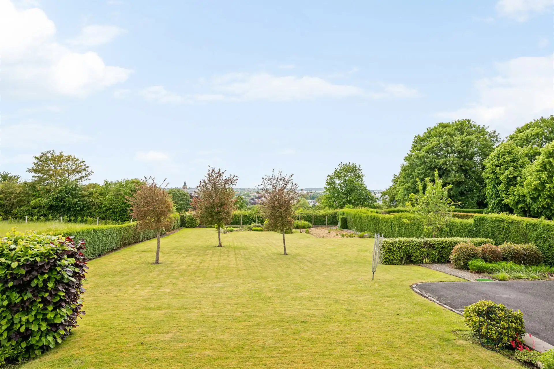 Degelijke villa met prachtig open zicht. foto 2