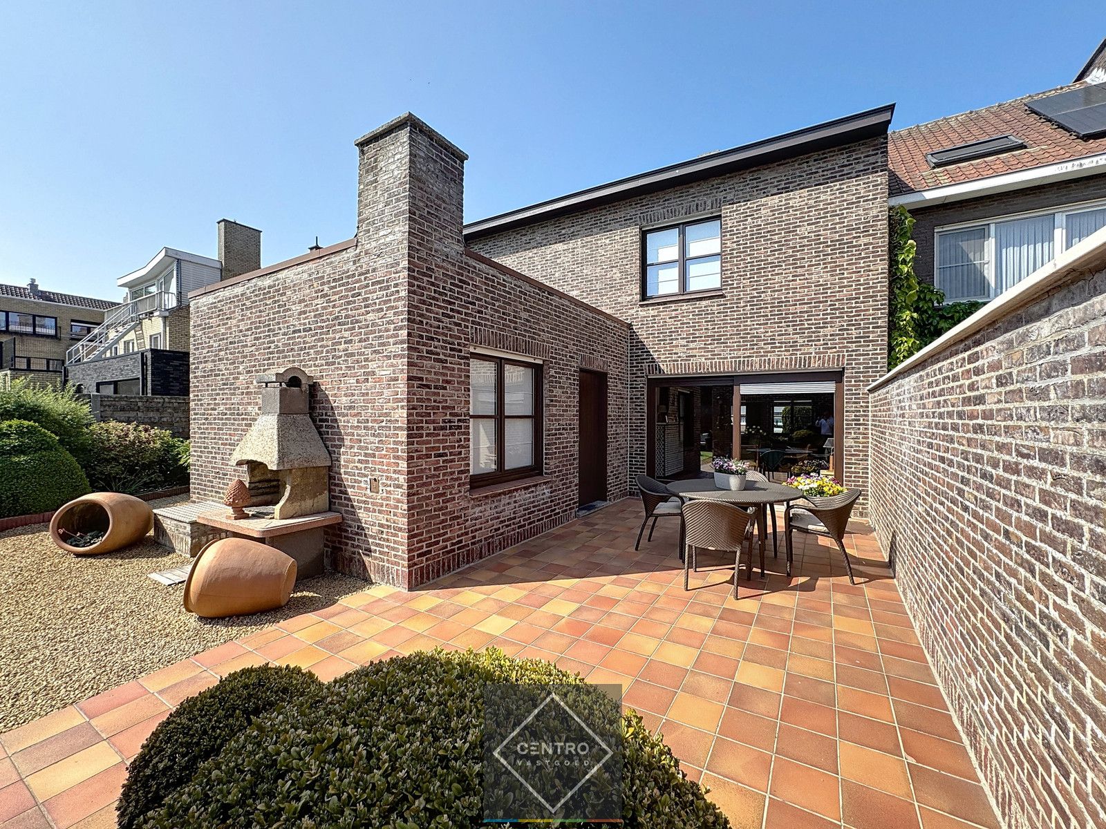 PERFECT ONDERHOUDEN woning met 3  à 4 slpks en 2 garages! foto 27