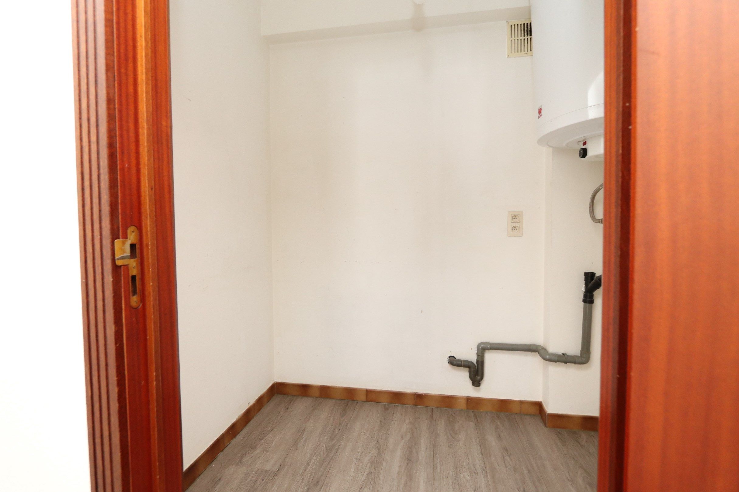 CENTRAAL GELEGEN, RUIM APPARTEMENT MET GARAGE foto 17