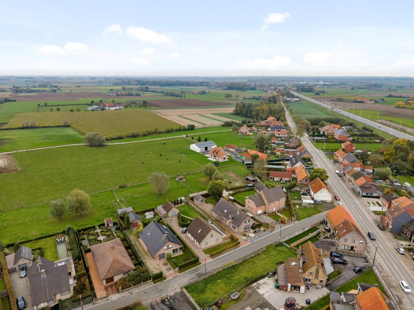  ALLEENSTAANDE VILLA MET 5/6 SLAAPKAMERS, DUBBELE GARAGE EN TUIN  foto 4