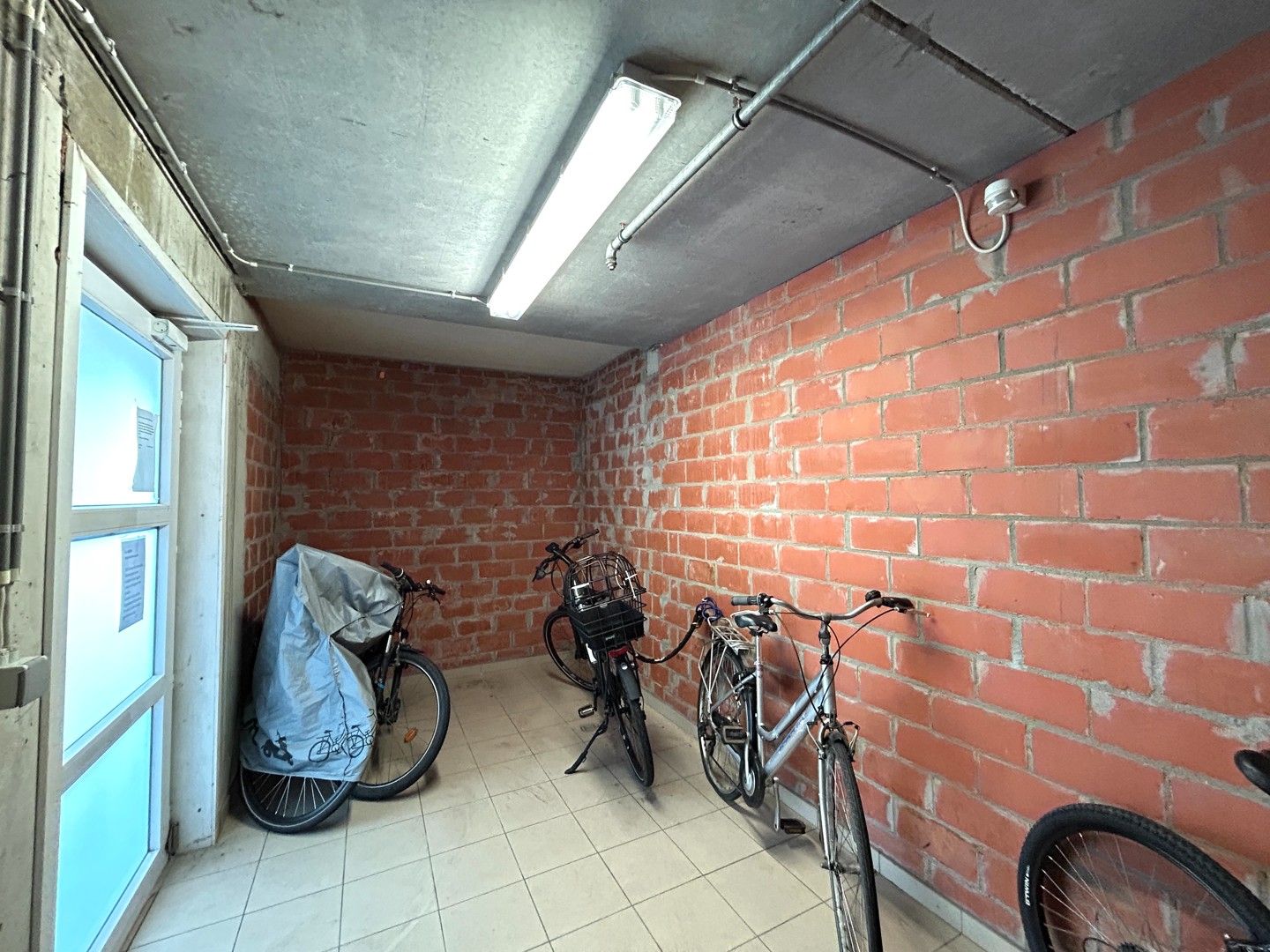 Instapklaar één-slaapkamer appartement te Roeselare! foto 15