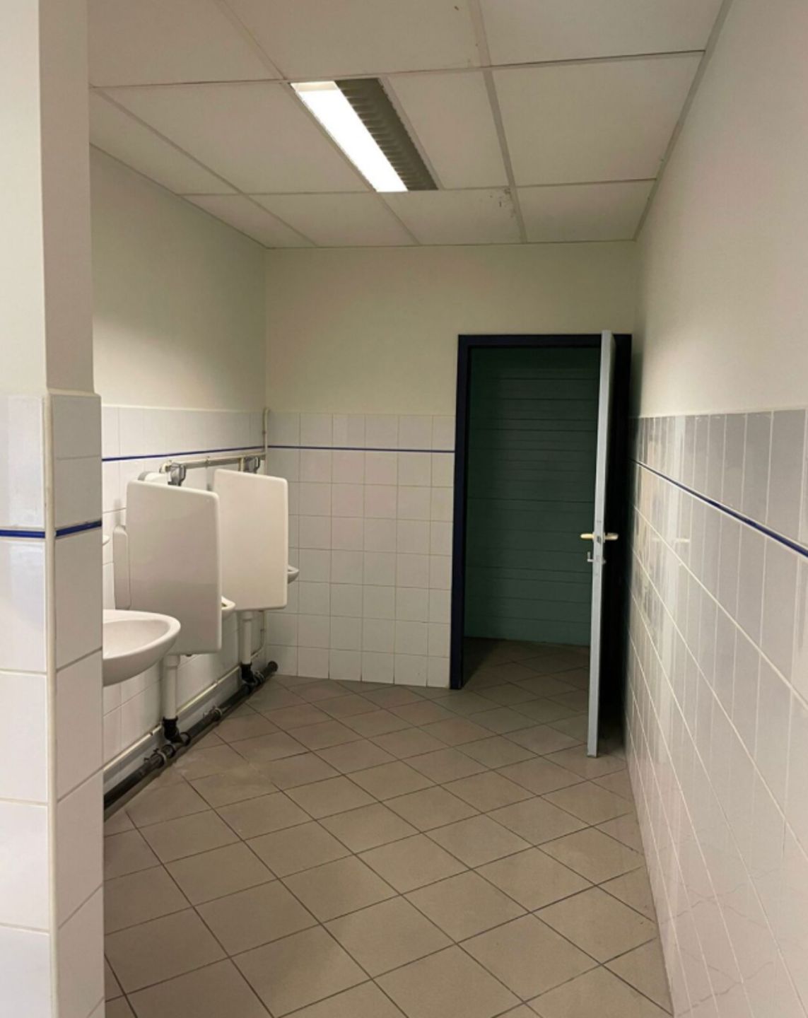 Logistieke ruimte met laadkades te huur te Beersel foto 9