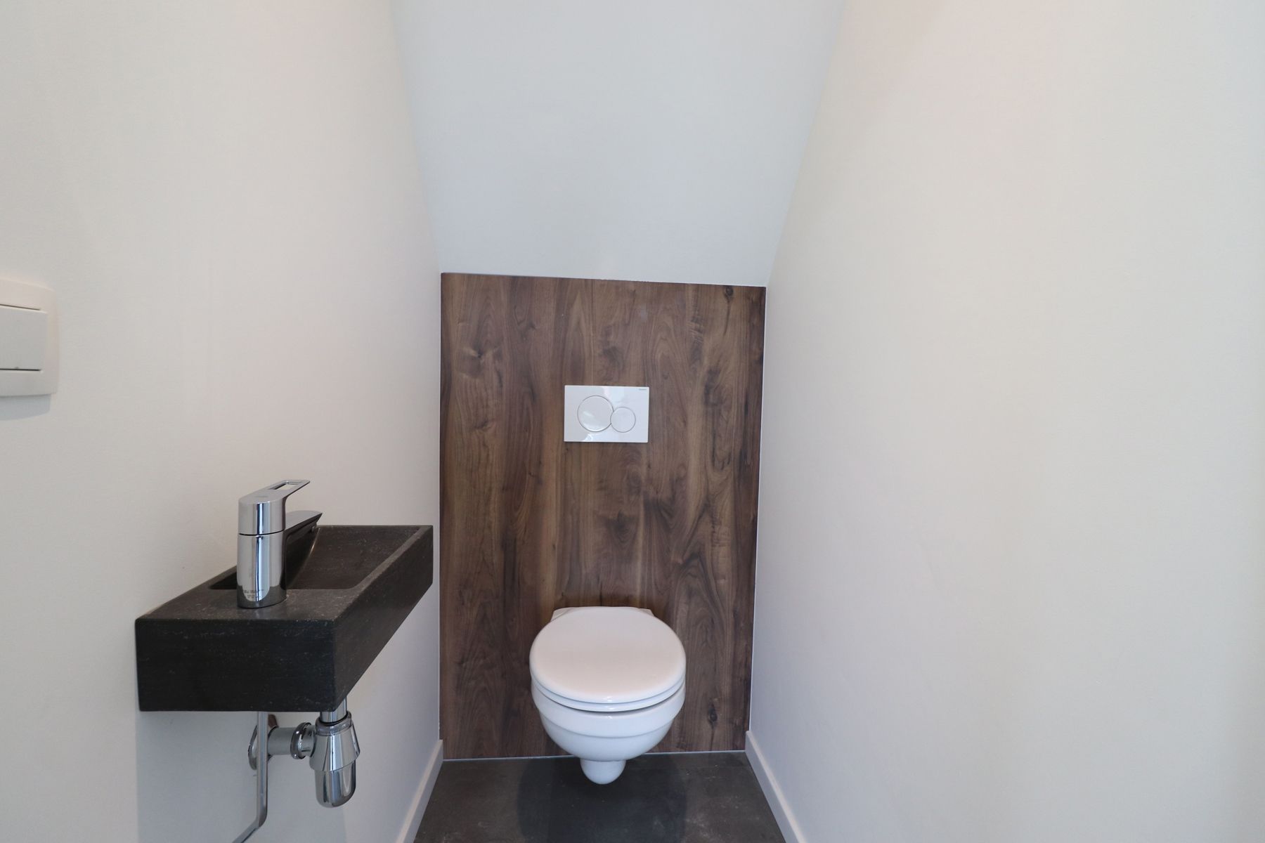 Gerenoveerd duplex-appartement met 3 slaapkamers, terras en autostaanplaats met fietsenberging. foto 13