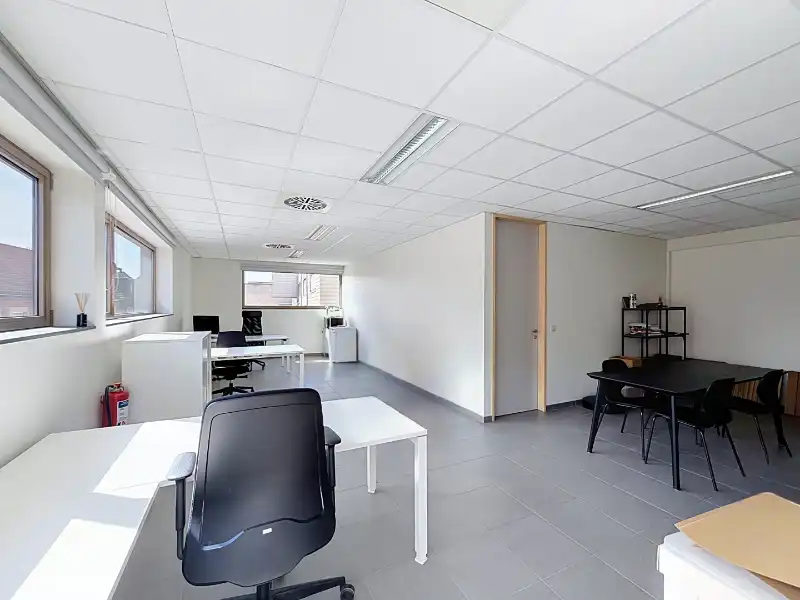 Instapklare kantoorruimte te huur foto {{pictureIndex}}
