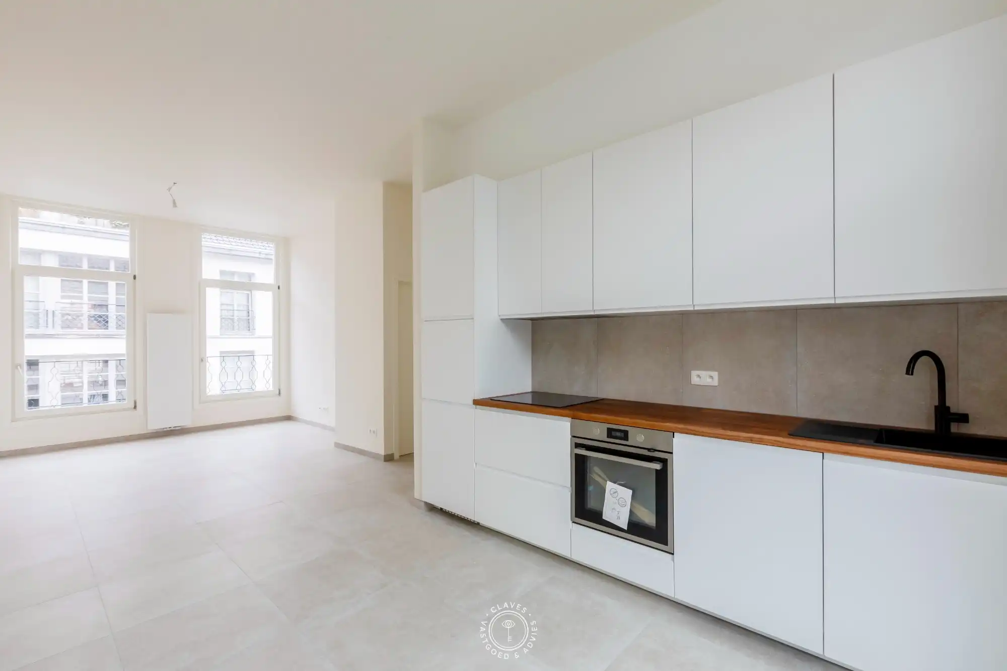 Charmant appartement met ruim terras in centrum Sint-Niklaas foto {{pictureIndex}}