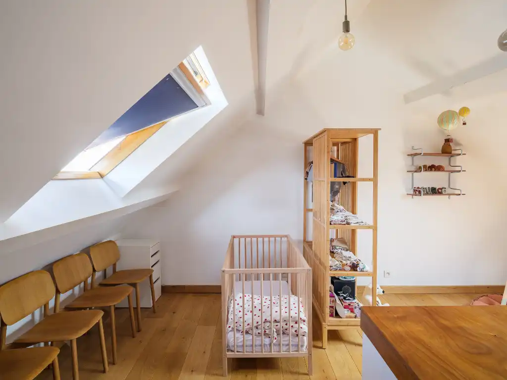 Uniek gerenoveerde, instapklare woning op fietsafstand van het stadscentrum met aangename buitenruimtes (terras en stadstuin) en 3 volwaardige slaapkamers. foto 13
