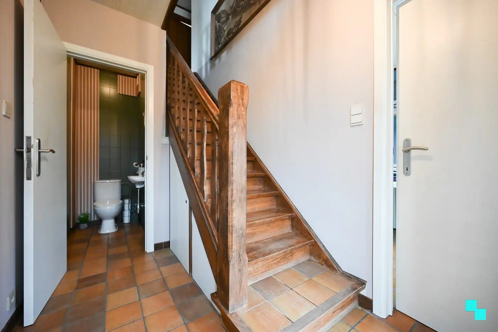 Ruime gezinswoning in doodlopende straat te Izegem foto 3