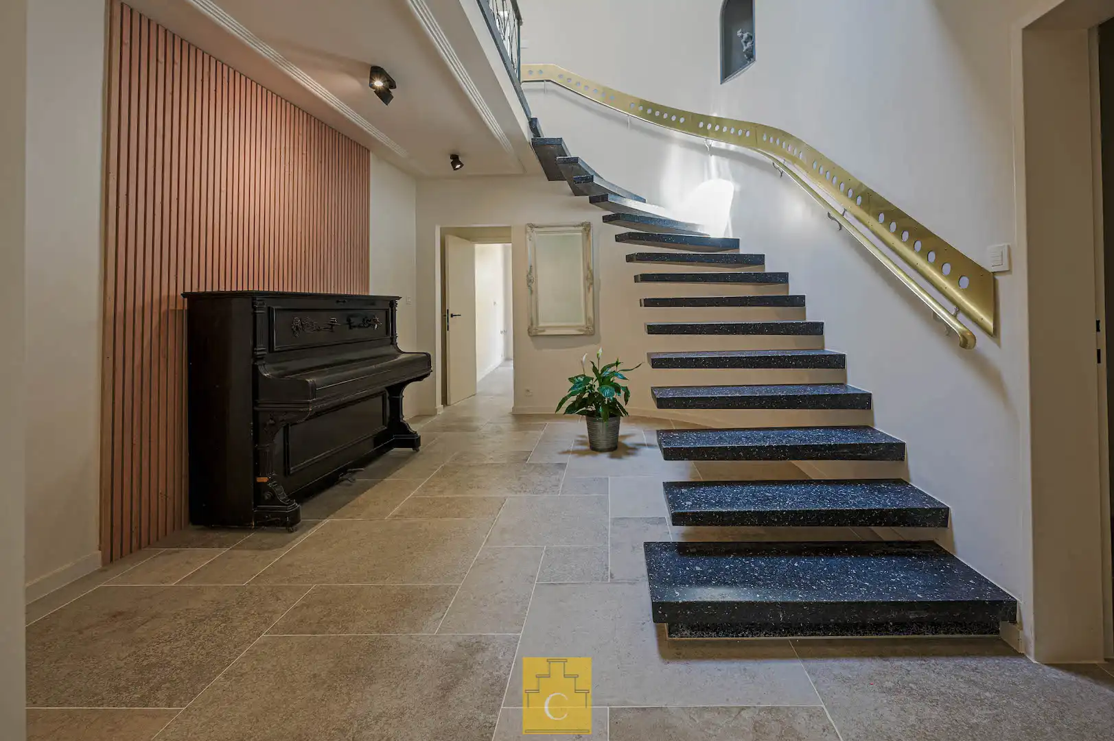 perfect gelegen pas gerenoveerde stadswoning - 340 m2 vloeroppervlakte - met garage, tuin en extra terras op het verdiep foto 5