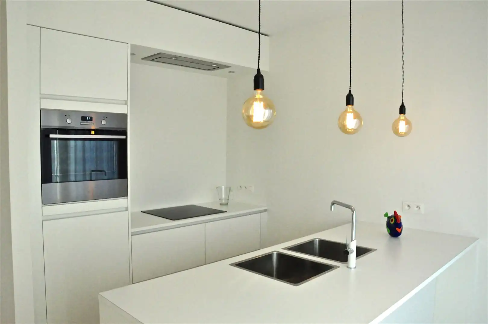 Gemeubeld 2-slaapkamerappartement met terras en parking! foto 7