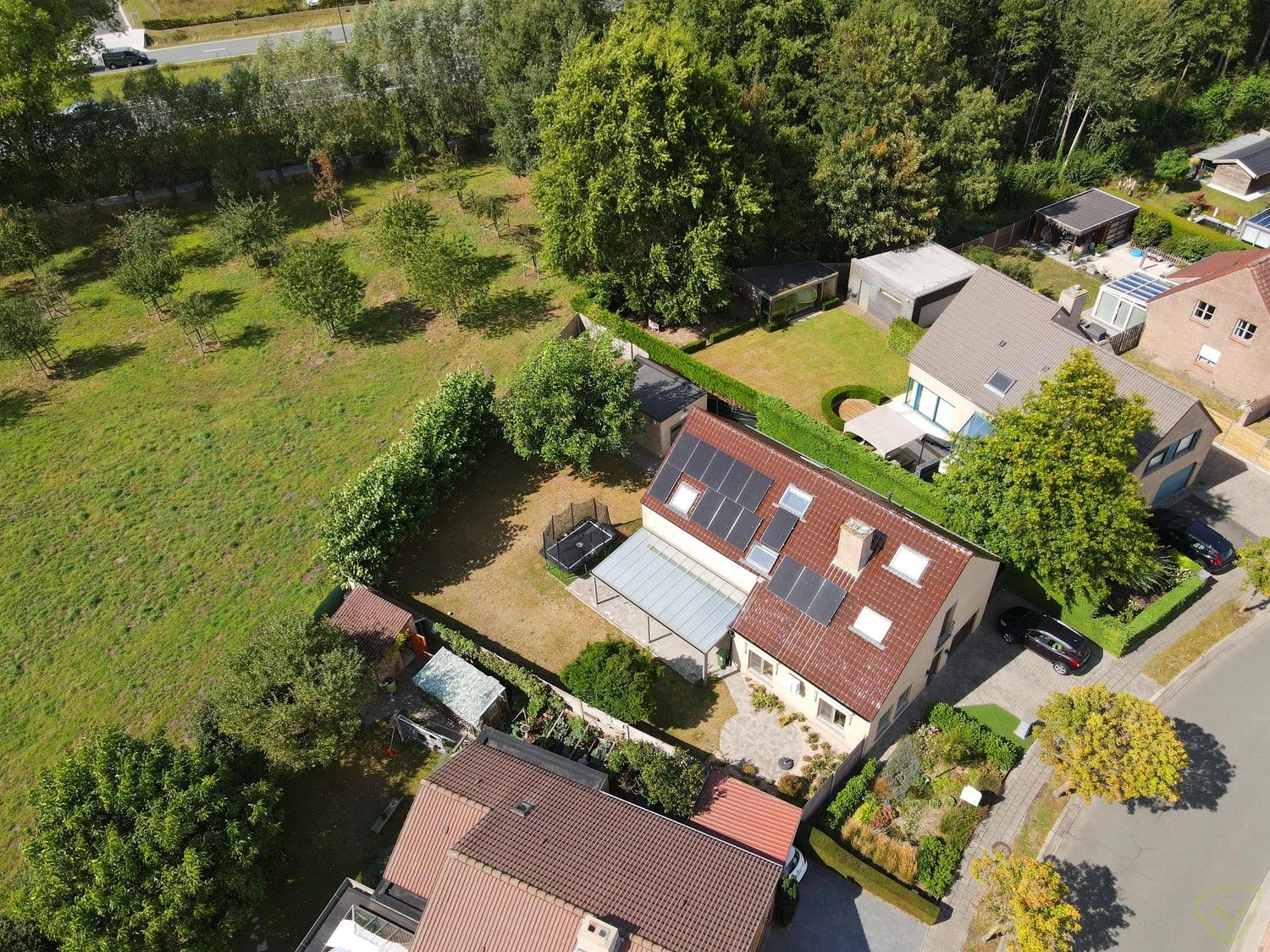 Prachtige open bebouwing met vijf slaapkamers op toplocatie foto 27