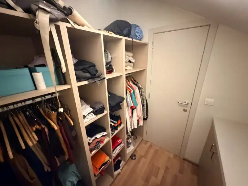 --- NIEUW --- Prachtig gelegen 1-slaapkamerappartement met autostaanplaats, terras én tuin! foto 5