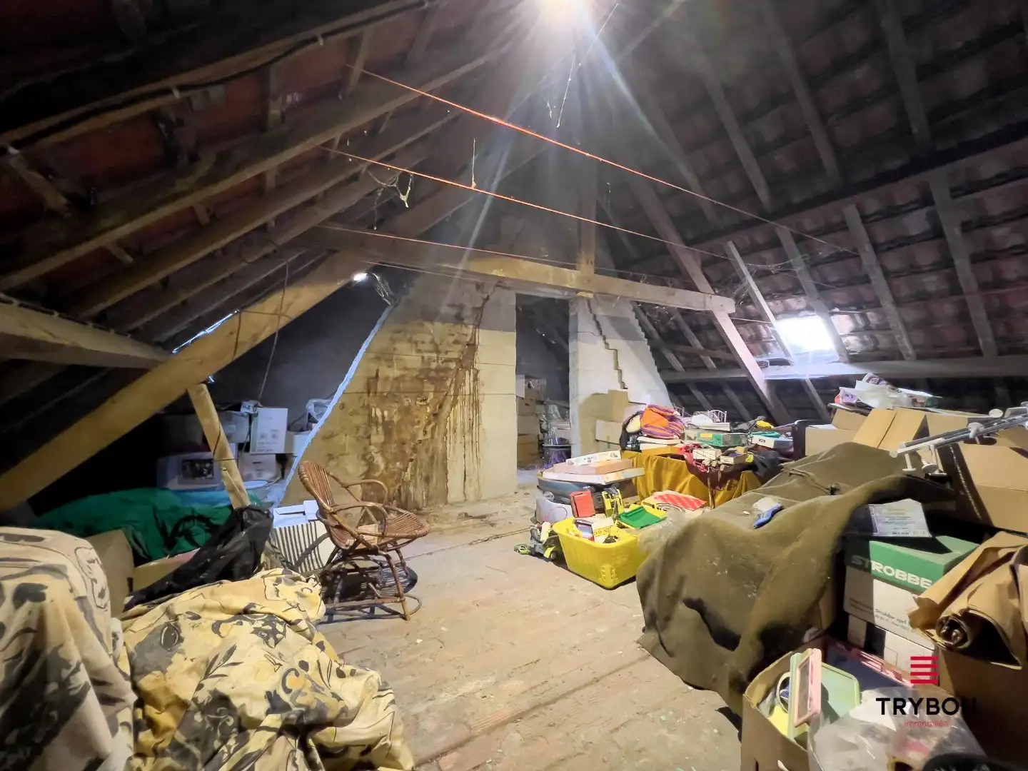 Ruime gezinswoning met 4 slaapkamers, garage en tuin foto 17