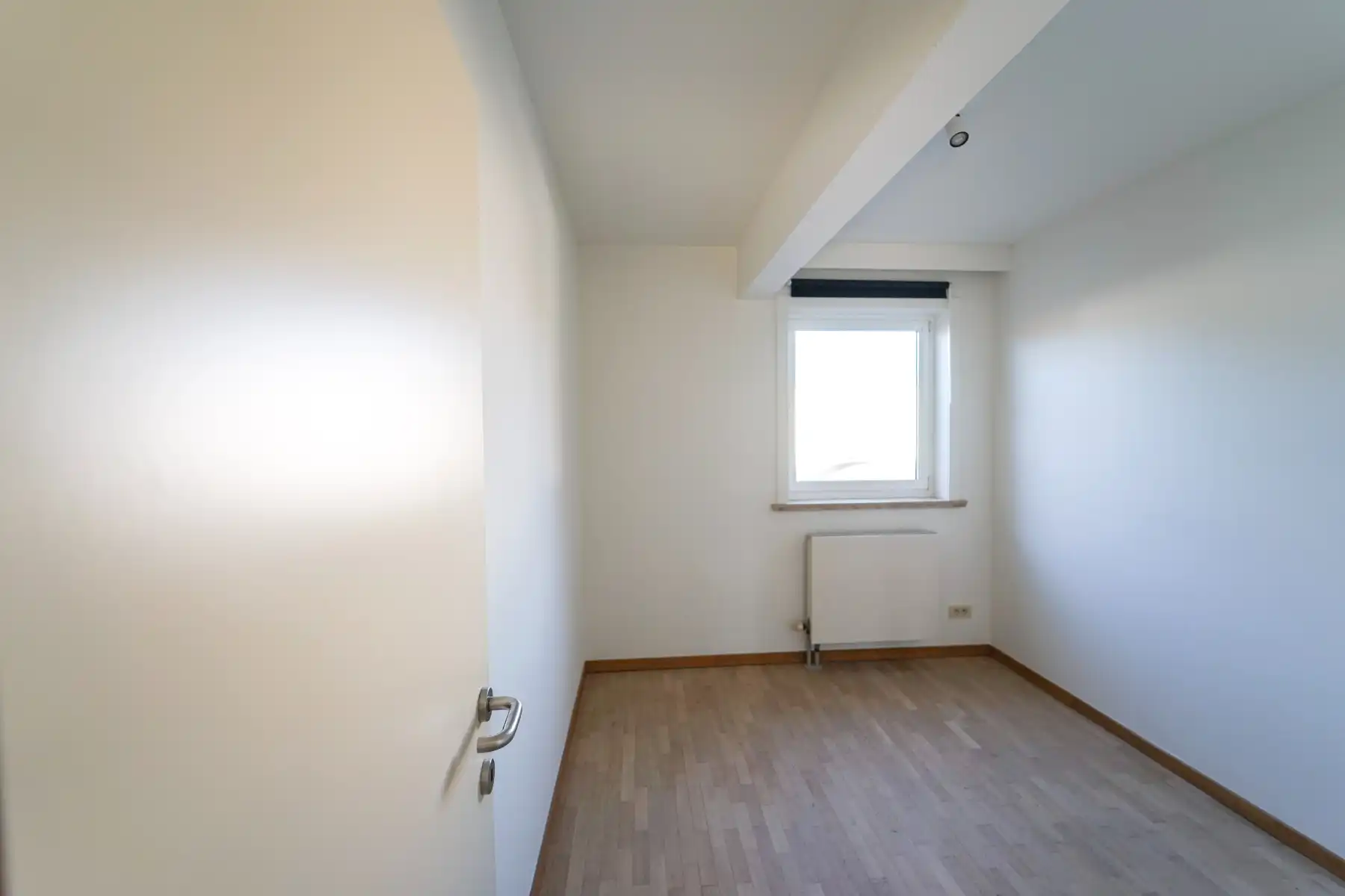 Gerenoveerd 2-slpk appartement met ruim terras! foto 8