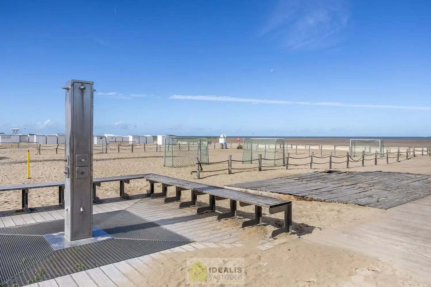 IDEALIS VASTGOED - HEERLIJK GELIJKVLOERS VAKANTIE-APPARTEMENT TE ZEEBRUGGE-BAD OP WANDELAFSTAND VAN HET STRAND EN DE DUINEN! EEN FIJNE PLEK BESTAANDE UIT EEN LICHTRIJKE LEEFRUIMTE MET OPEN KEUKEN EN BERGING, 1 RUIME SLAAPKAMER, 1 INPANDIGE KINDERKAMER, EEN EXTRA RUIM TERRAS EN EEN GOED TOEGANKELIJKE ONDERGRONDSE PARKEERPLAATS (AUTOLIFT) EN KELDERBERGING! foto 43