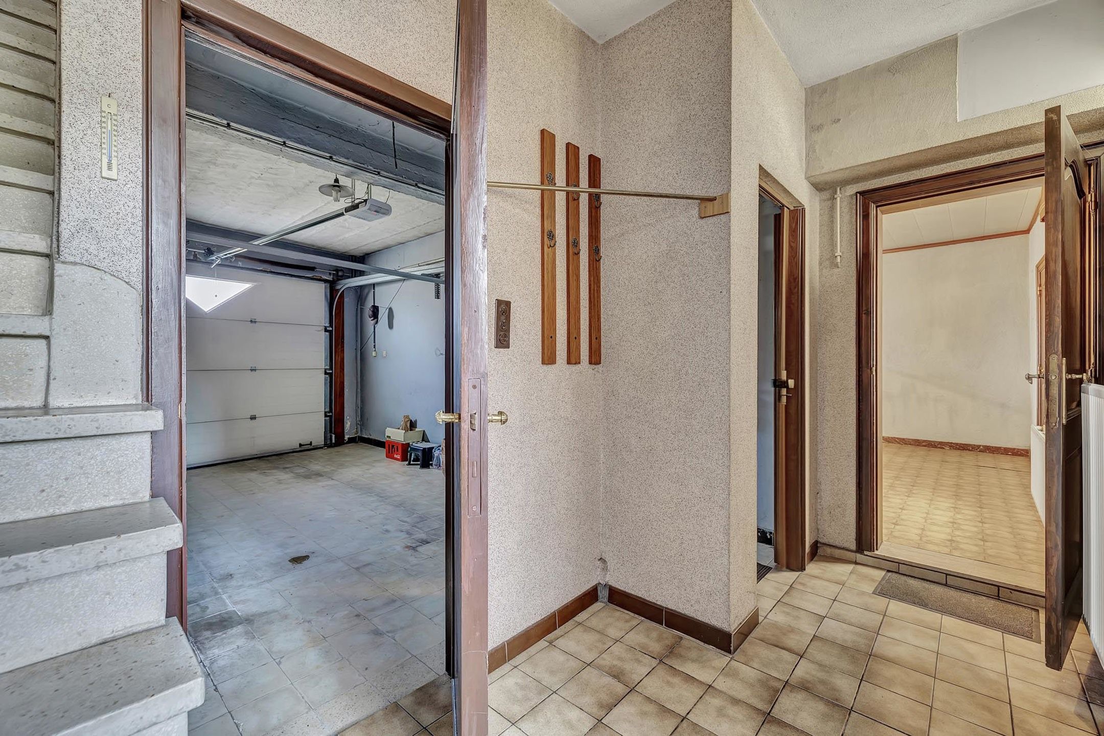 Ruime te renoveren woning op toplocatie foto 12