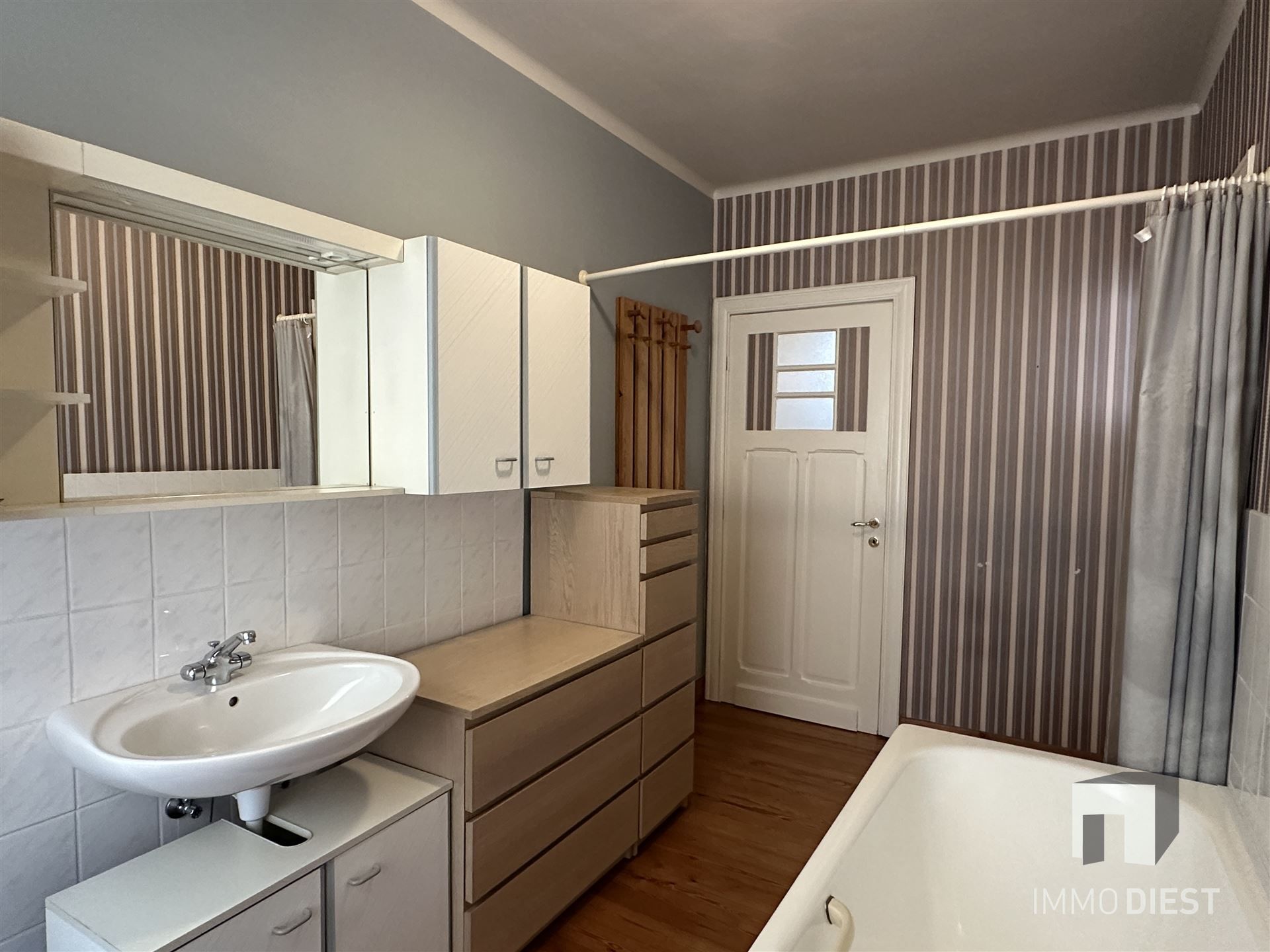 Knappe woning met 3 ruime slaapkamers en mooie tuin - instapklaar foto 40