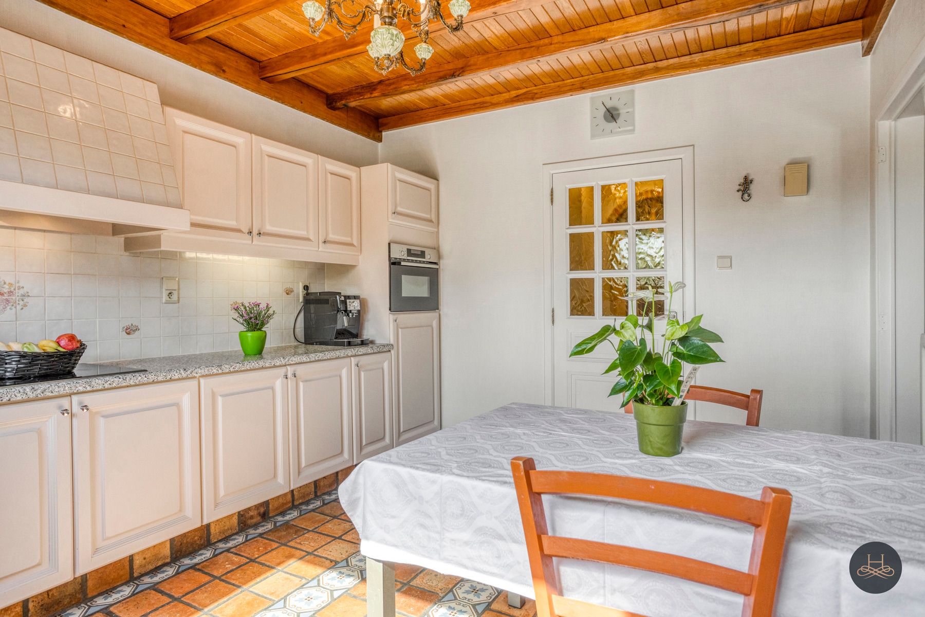 Perfect onderhouden en ruime woning met prachtige ZW tuin foto 18