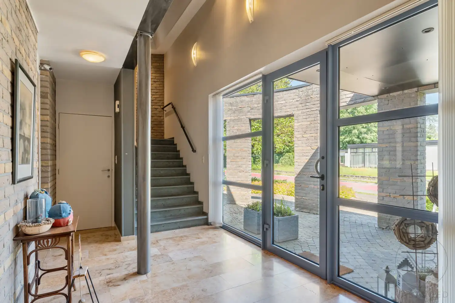 Moderne villa  met zwembad op toplocatie in Genk - instapklaar en future-proof foto 4