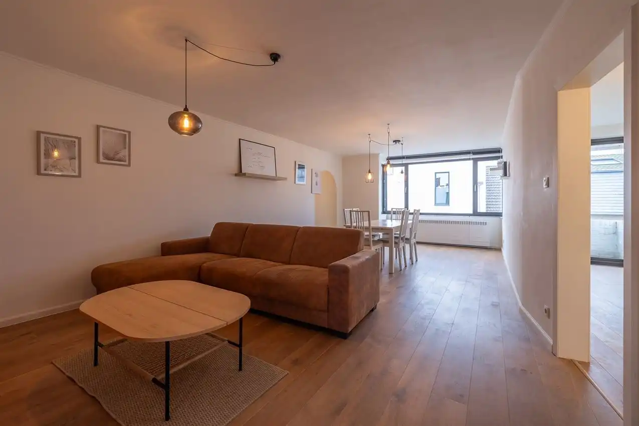 Instapklaar, volledig gerenoveerd appartement met twee terrassen foto 5