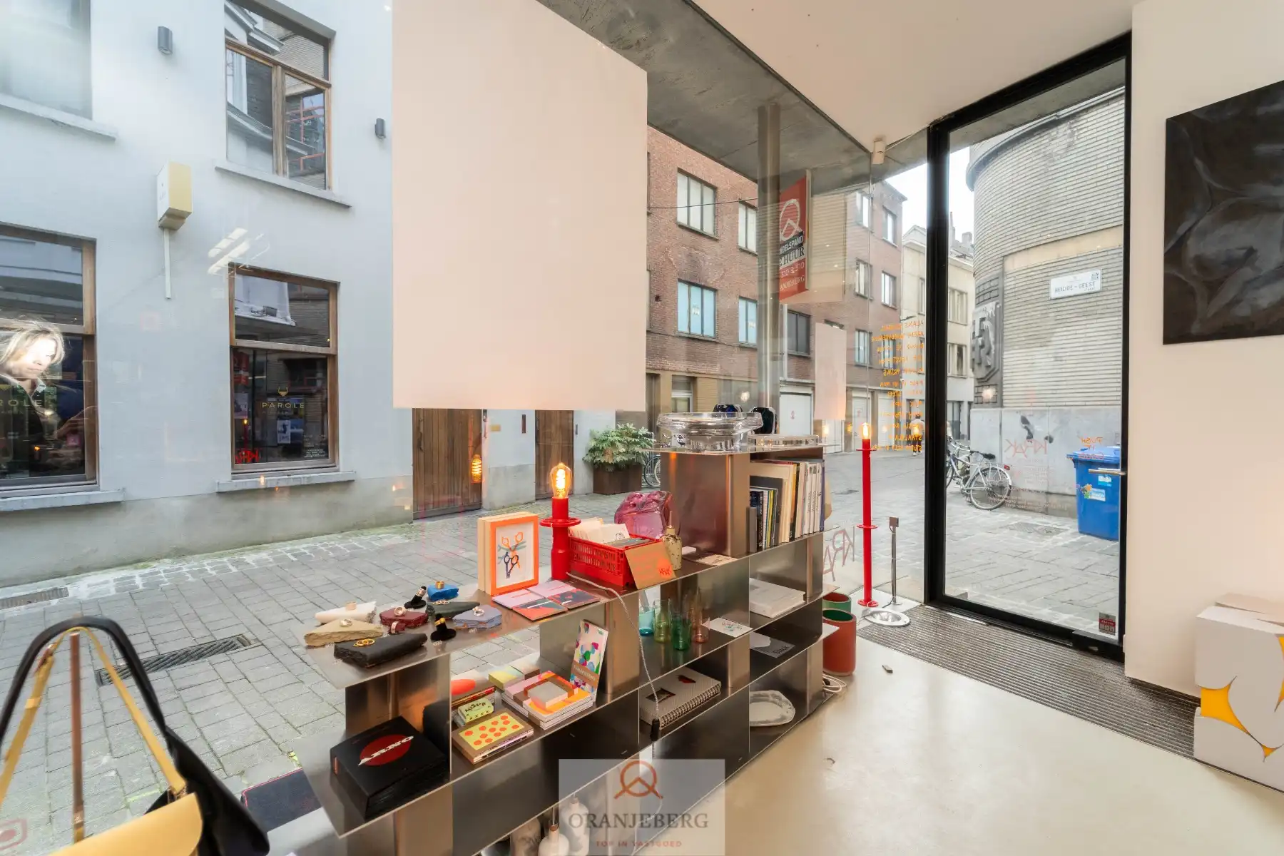 Handelshoekpand Te Huur in gezellig zijstraatje van de Mageleinstraat foto 11