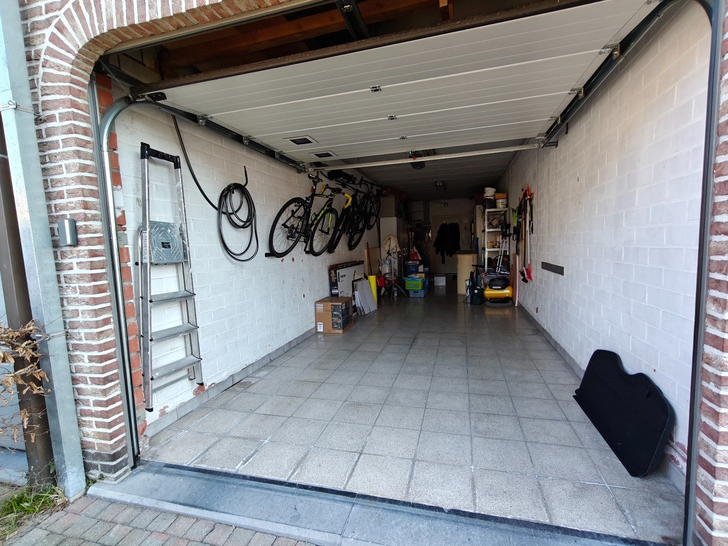 Ruime en instapklare halfopen bebouwing met tuin en garage foto 14