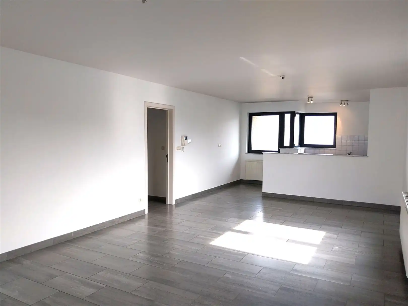 TE HUUR: Gelijkvloers appartement met 3 slaapkamers in Heusden-Zolder! foto 3