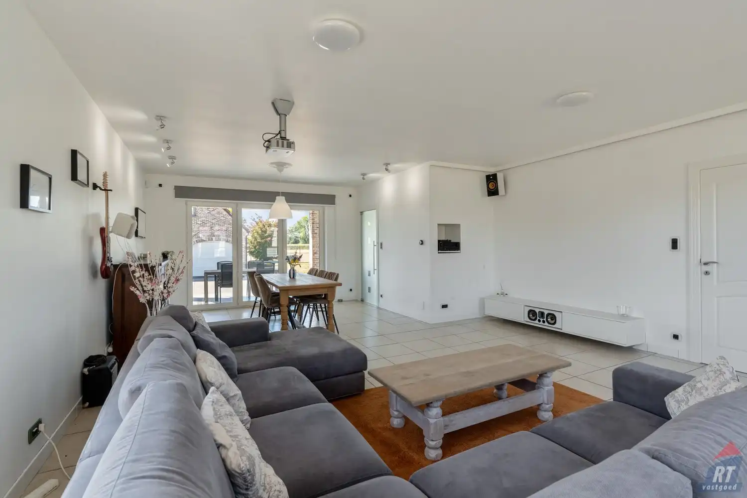 Zeer ruime, instapklare gezinswoning met  4 tot 5 slaapkamers foto 5