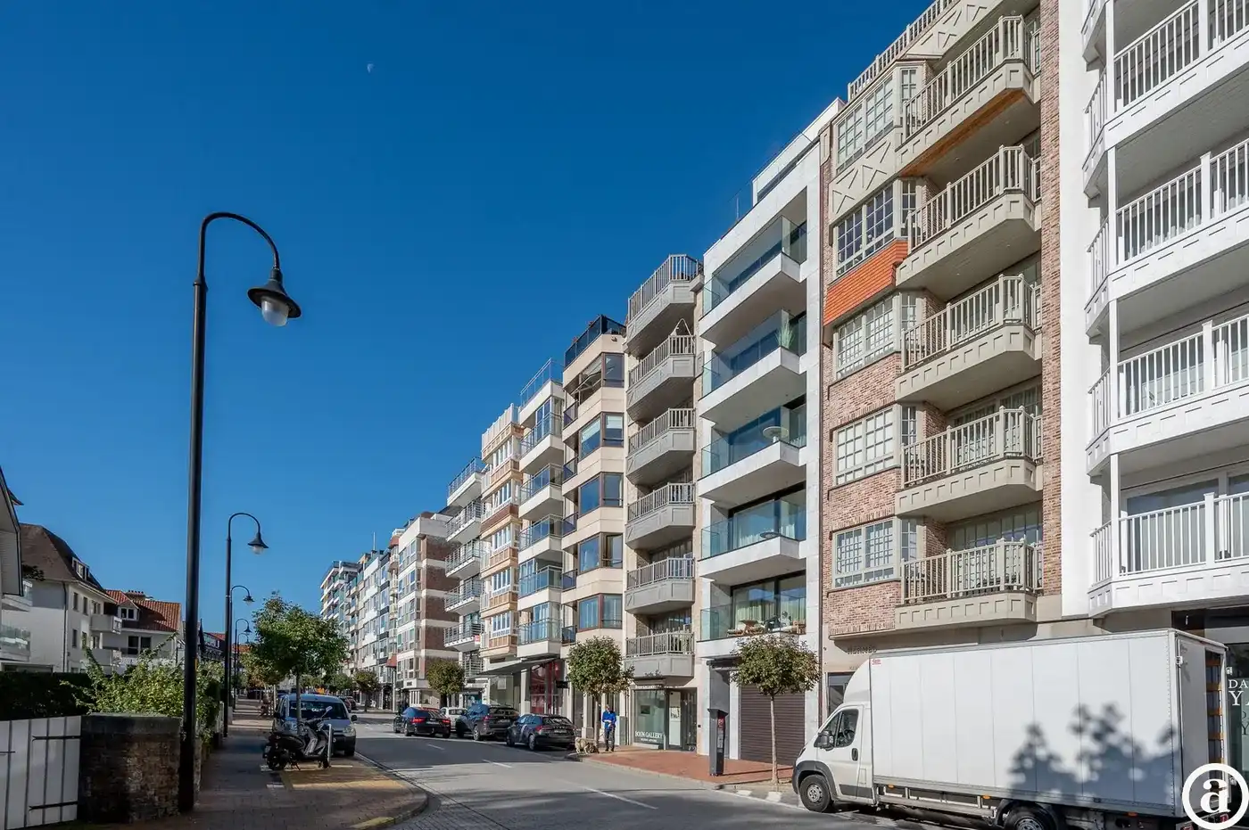 Nieuwbouwappartement gelegen in hartje het Zoute met een prachtig open zicht op de villa's. foto 6