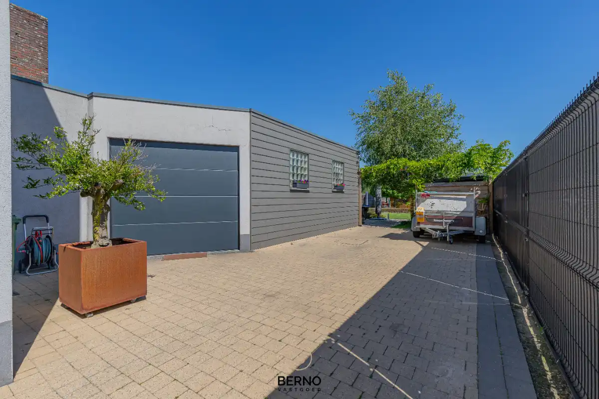 Instapklare gezinswoning op mooi perceel foto 18