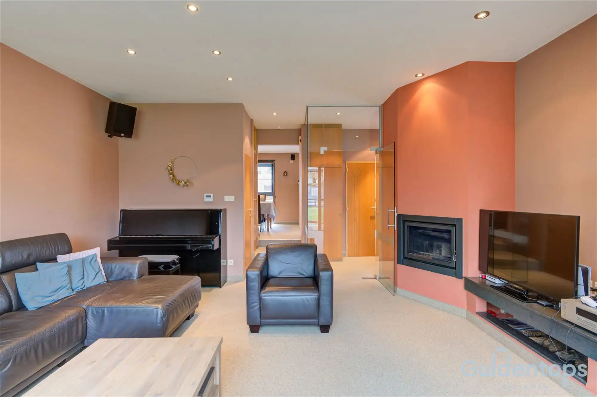 Zeer ruime instapklare half open woning foto 13