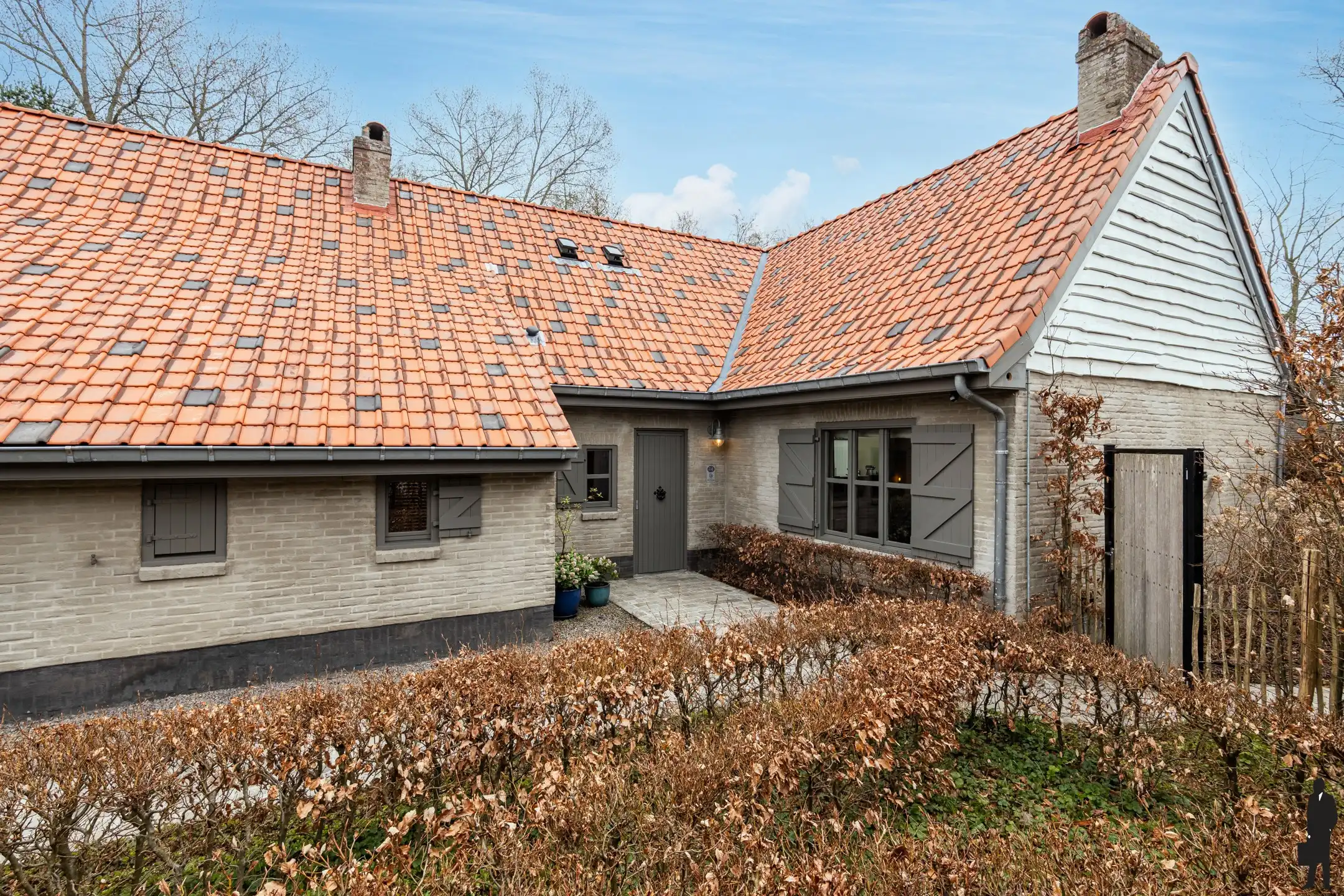 Instapklare woning met bijgebouw, zwembad en zuidtuin! foto 4