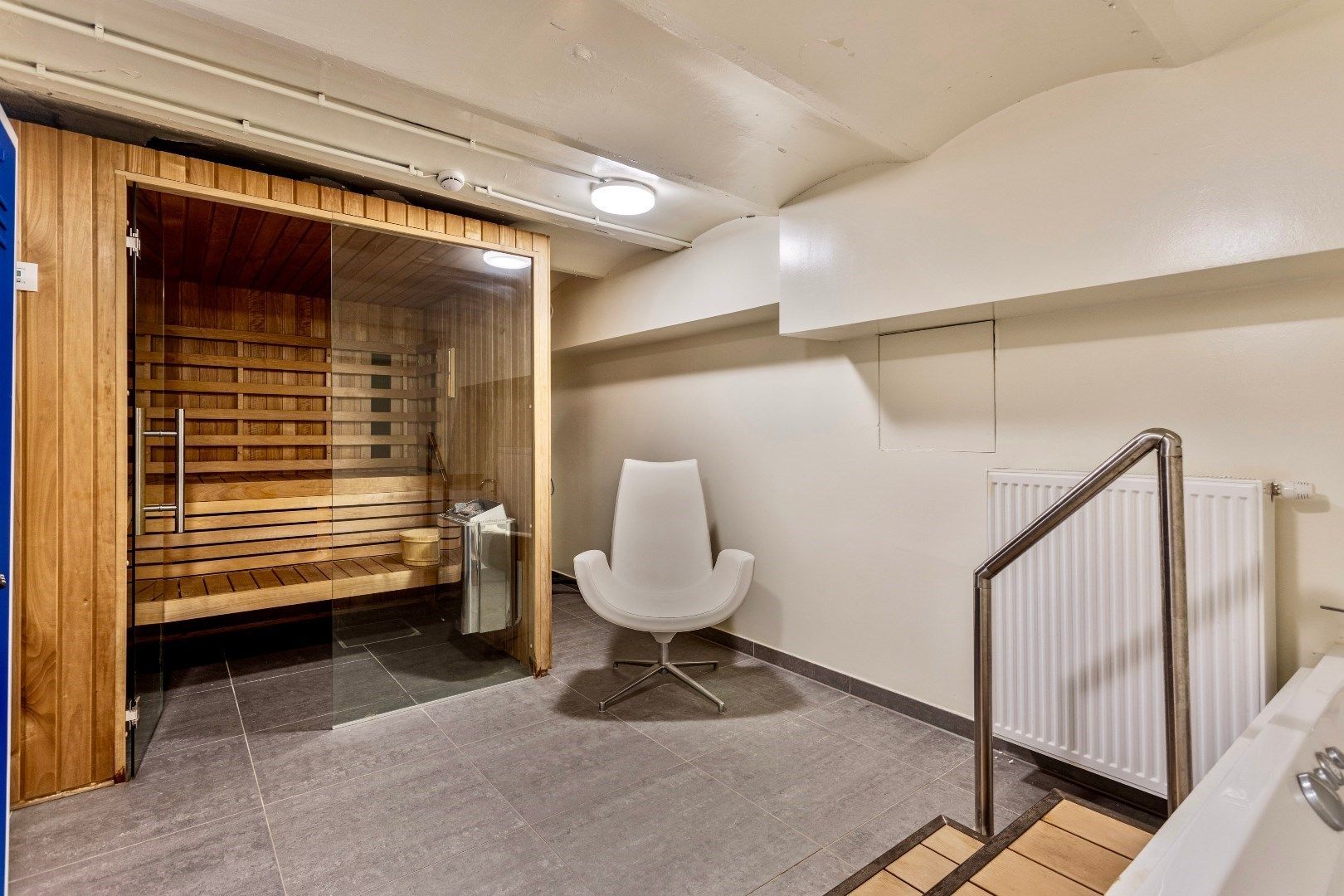Moderne en ruime assistentiewoning te centrum Halle foto 16