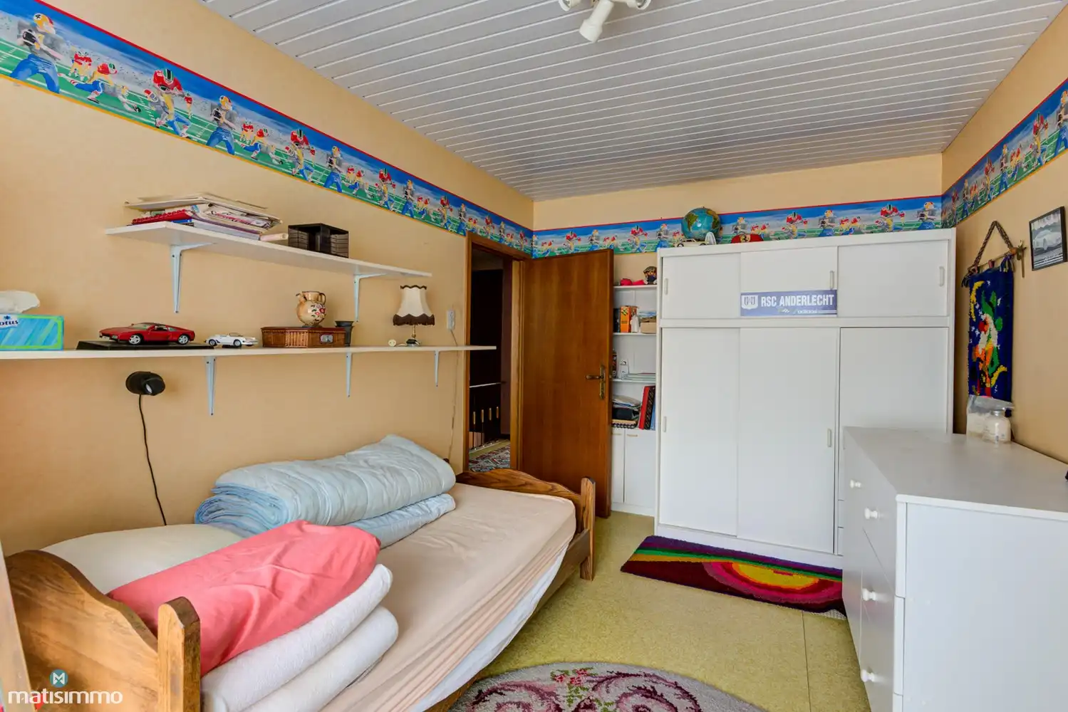 ZEER RUIME WONING MET 5 SLAAPKAMERS, HANDELSRUIMTE EN GROTE VRIJSTAANDE GARAGE OP GUNSTIGE LOCATIE IN LANAKEN foto 27