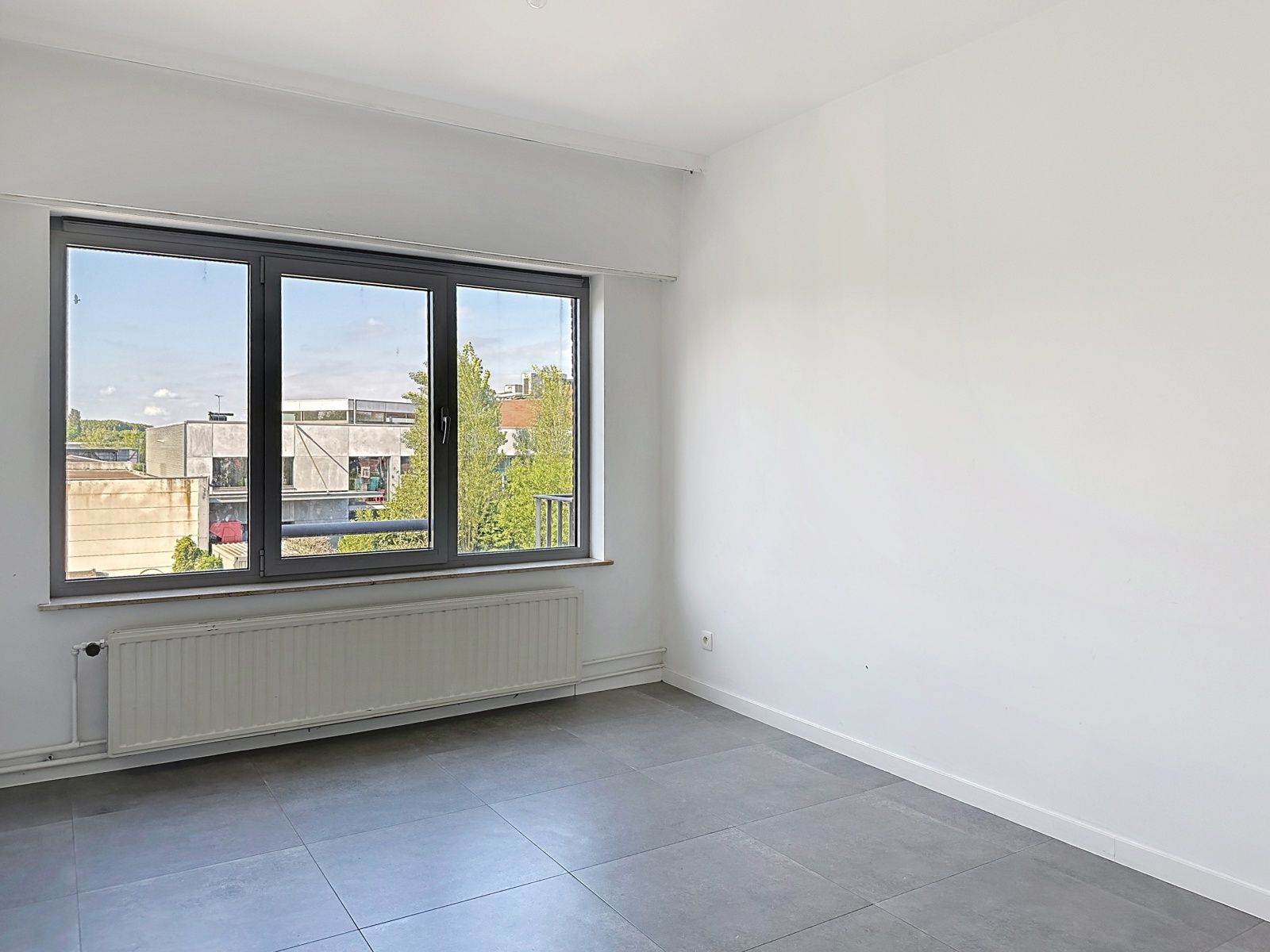 Opbrengstappartement met 3 slaapkamers in hartje Aartselaar – Reeds verhuurd aan € 1.175/maand foto 12