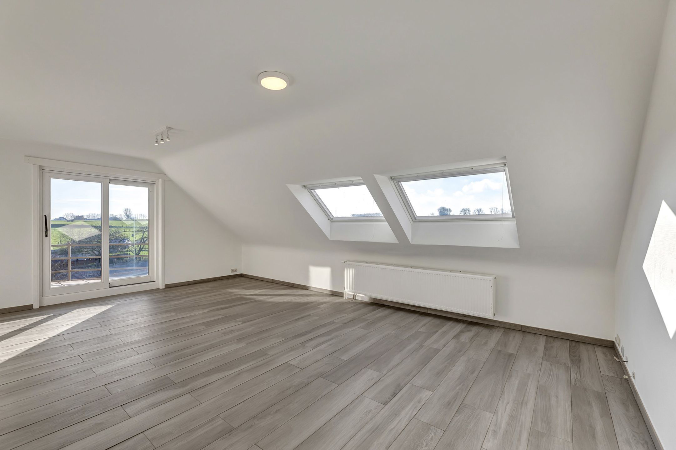 Instapklaar appartement met terras en parking in Ninove foto 3