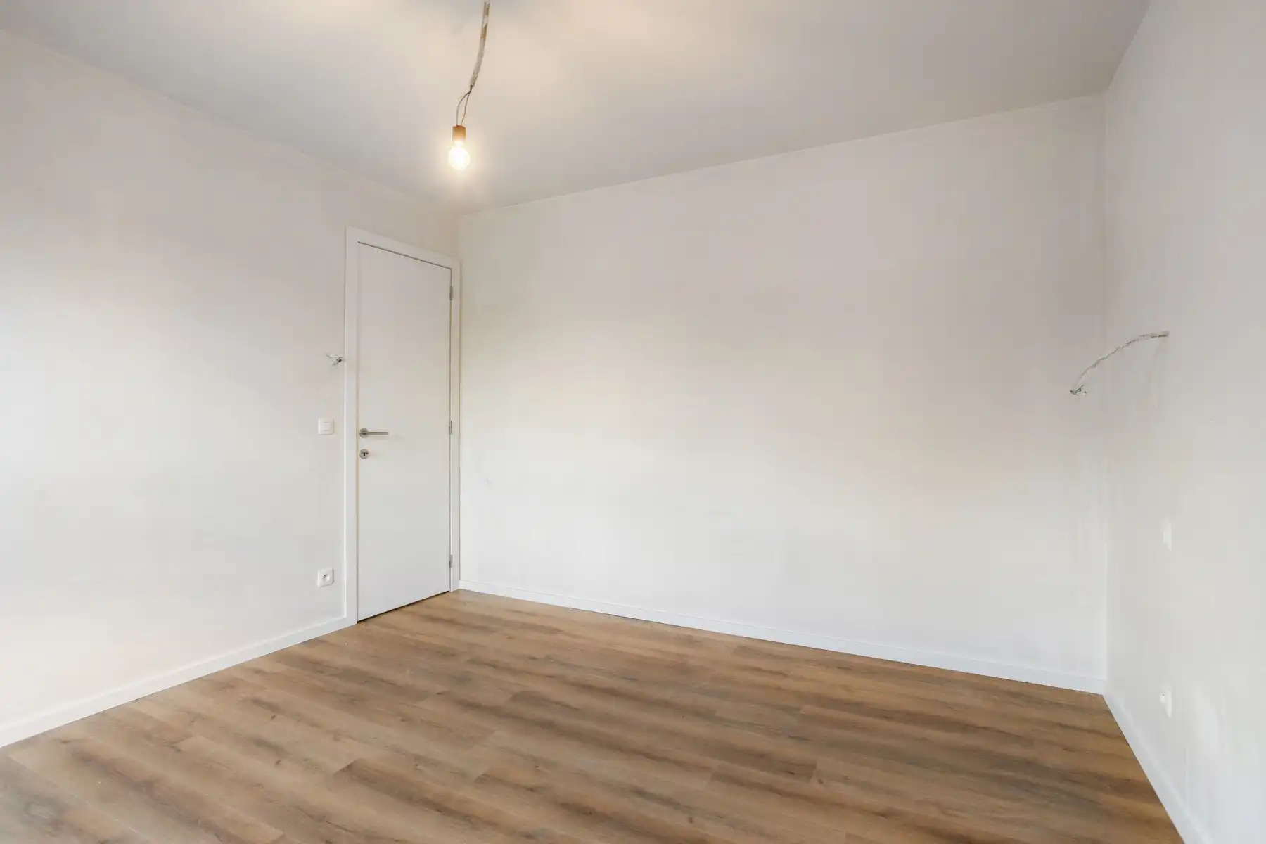 Afgewerkte nieuwbouwwoning met 4 slaapkamers foto 15