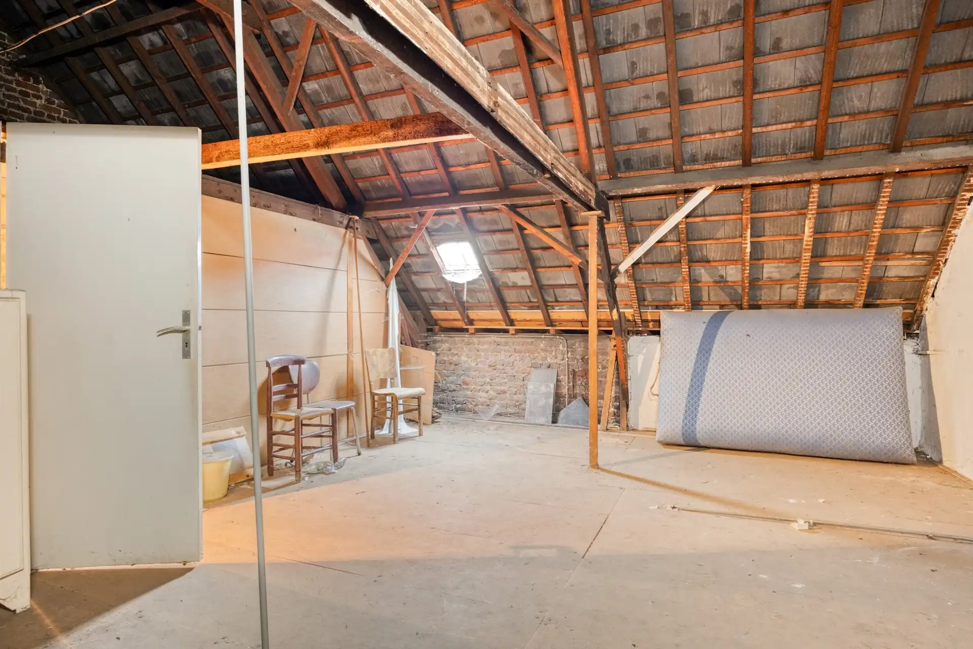 Te renoveren woning met prachtige tuin foto 16