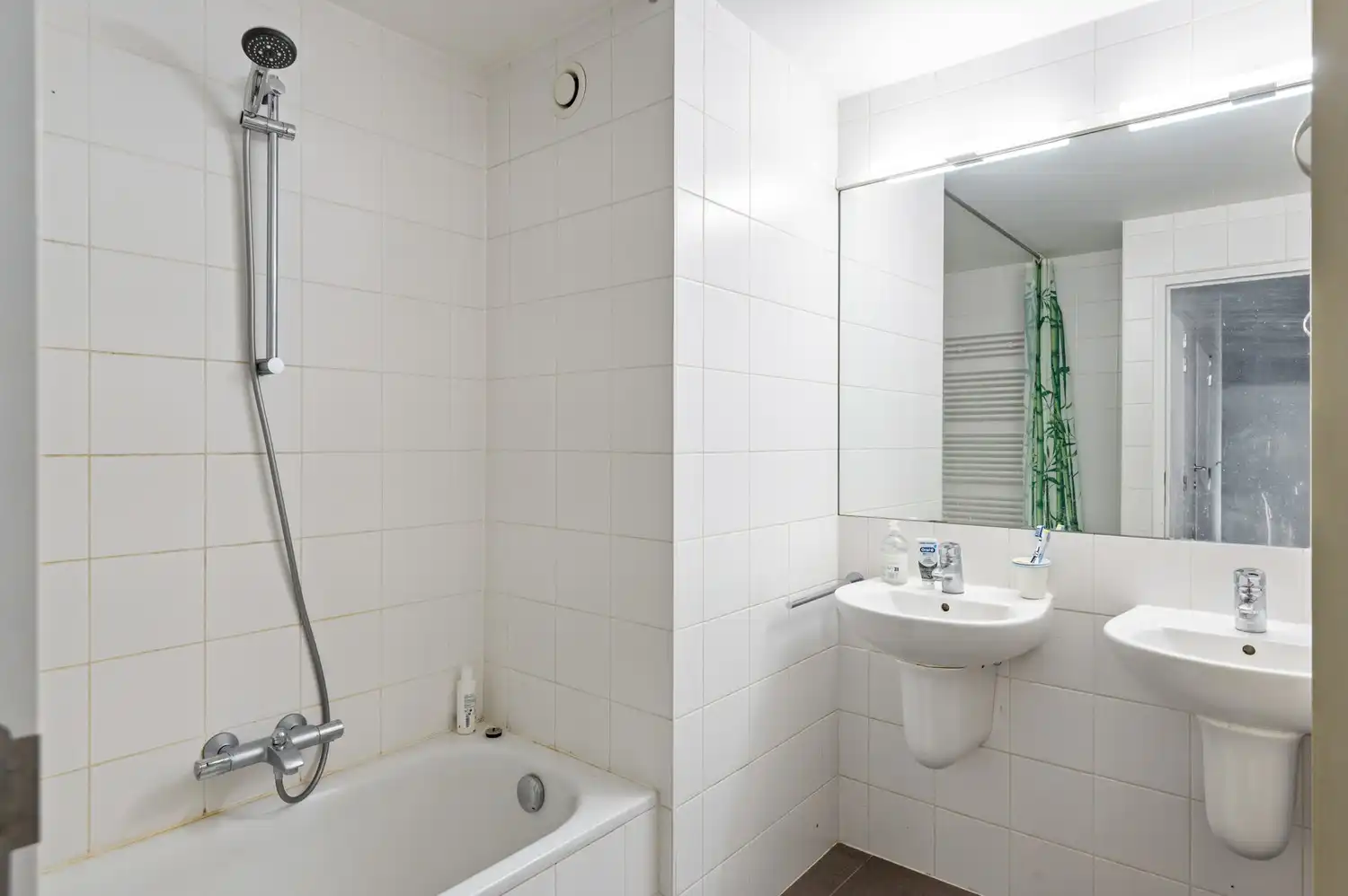 Gelijkvloers 2-slaapkamerappartement met tuin en garagebox foto 15