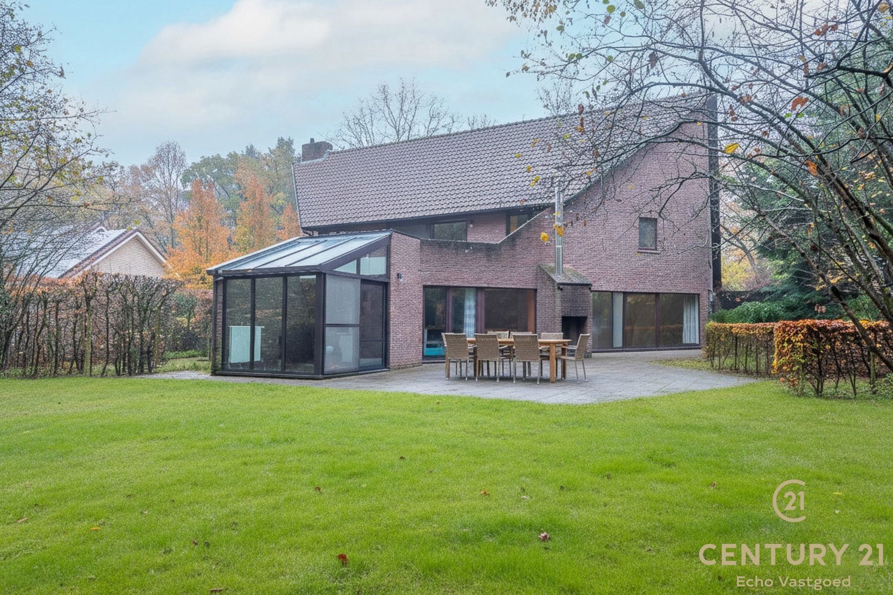 Ruime, unieke villa op royaal perceel in villawijk De Lint. foto 2