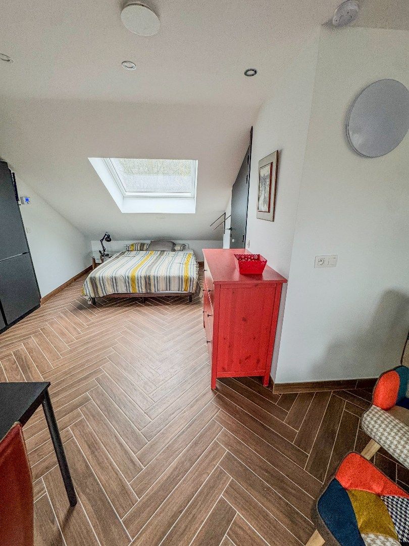 Gerenoveerde & bemeubelde studio te huur in centrum Leuven foto 9