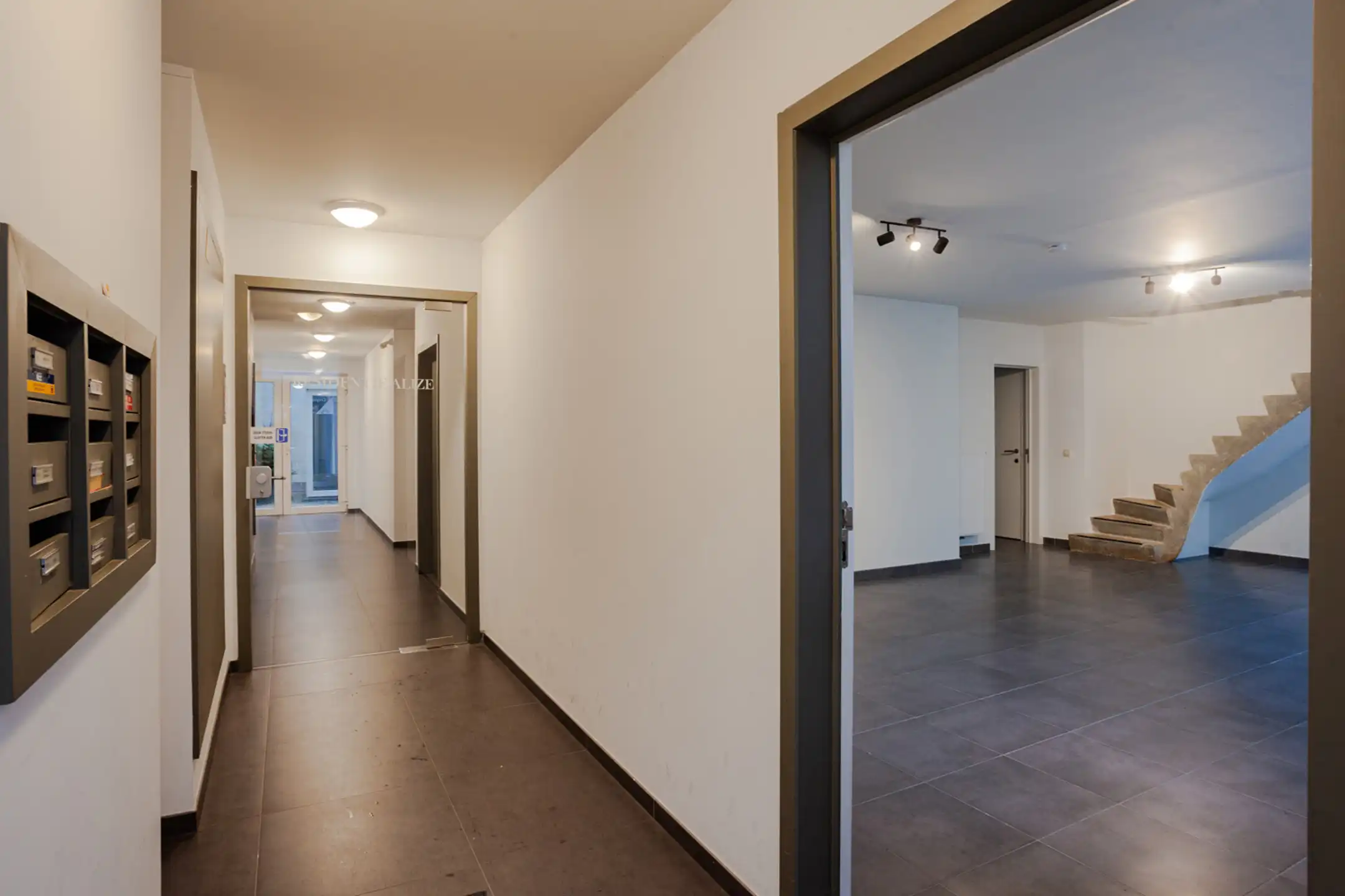 Strategisch gelegen duplex handelsruimte foto 14