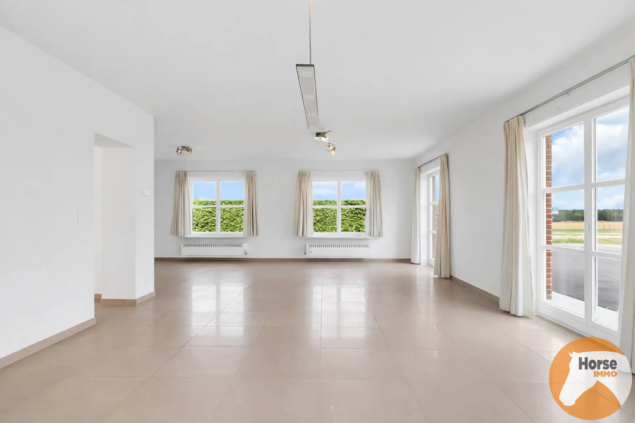 MEISE  – Landelijke woning met 3 loodsen op prachtig perceel foto 11