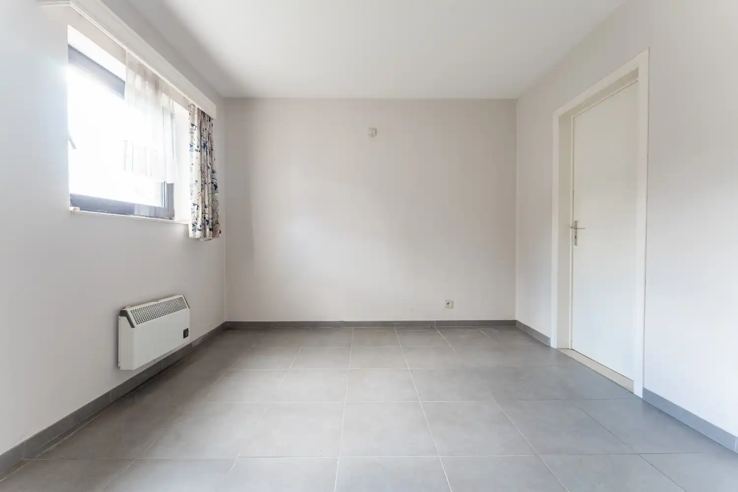 1 SLK APPARTEMENT OP EEN TOPLACTIE IN HET CENTRUM VAN NEERPELT IN EEN KLEINE BLOK MET LIFT EN EEN AFSLUITBARE GARAGE! foto 11