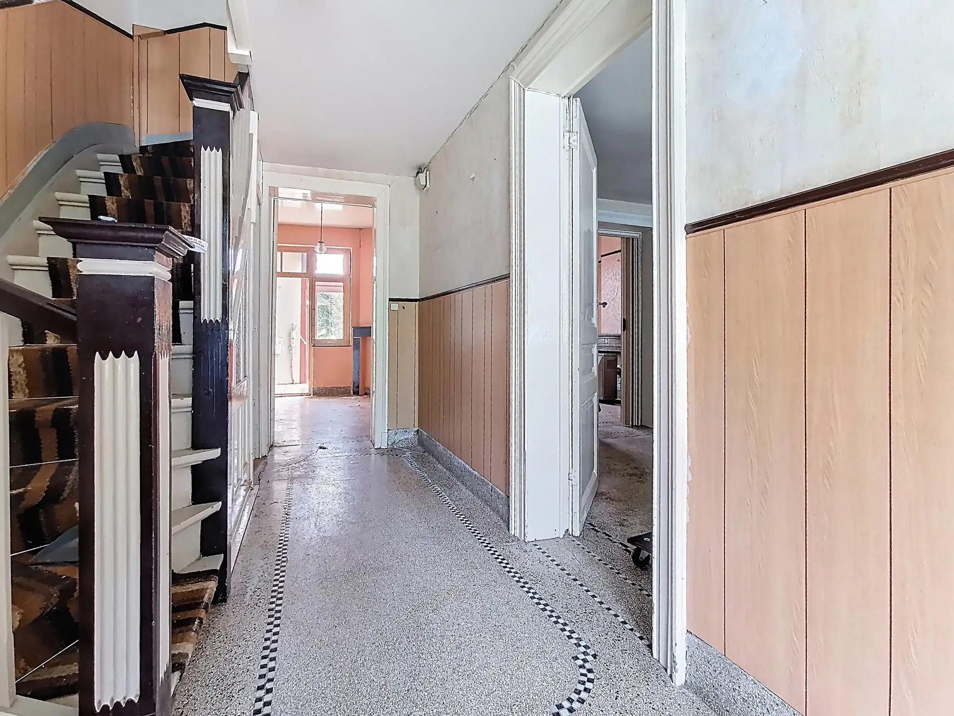 Mooi huis om te renoveren, vlakbij het Dumontplein. foto 3