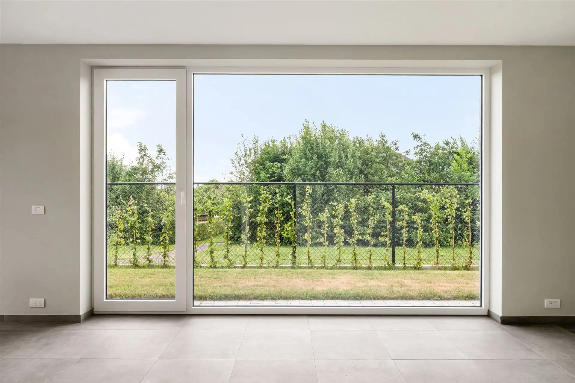 Topgelegen grote woning met 4 slk, omheinde tuin en garage. foto 12