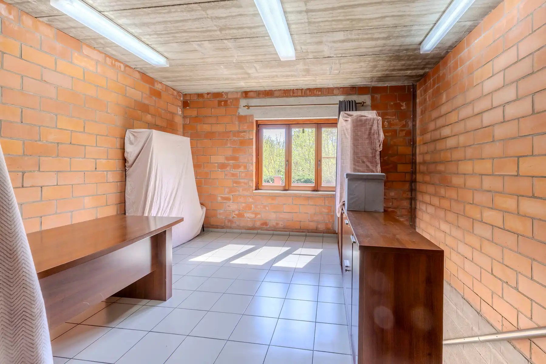 Ruim landhuis op ca. 3010 m² grond met ca. 736 m² bew.opp. foto 20
